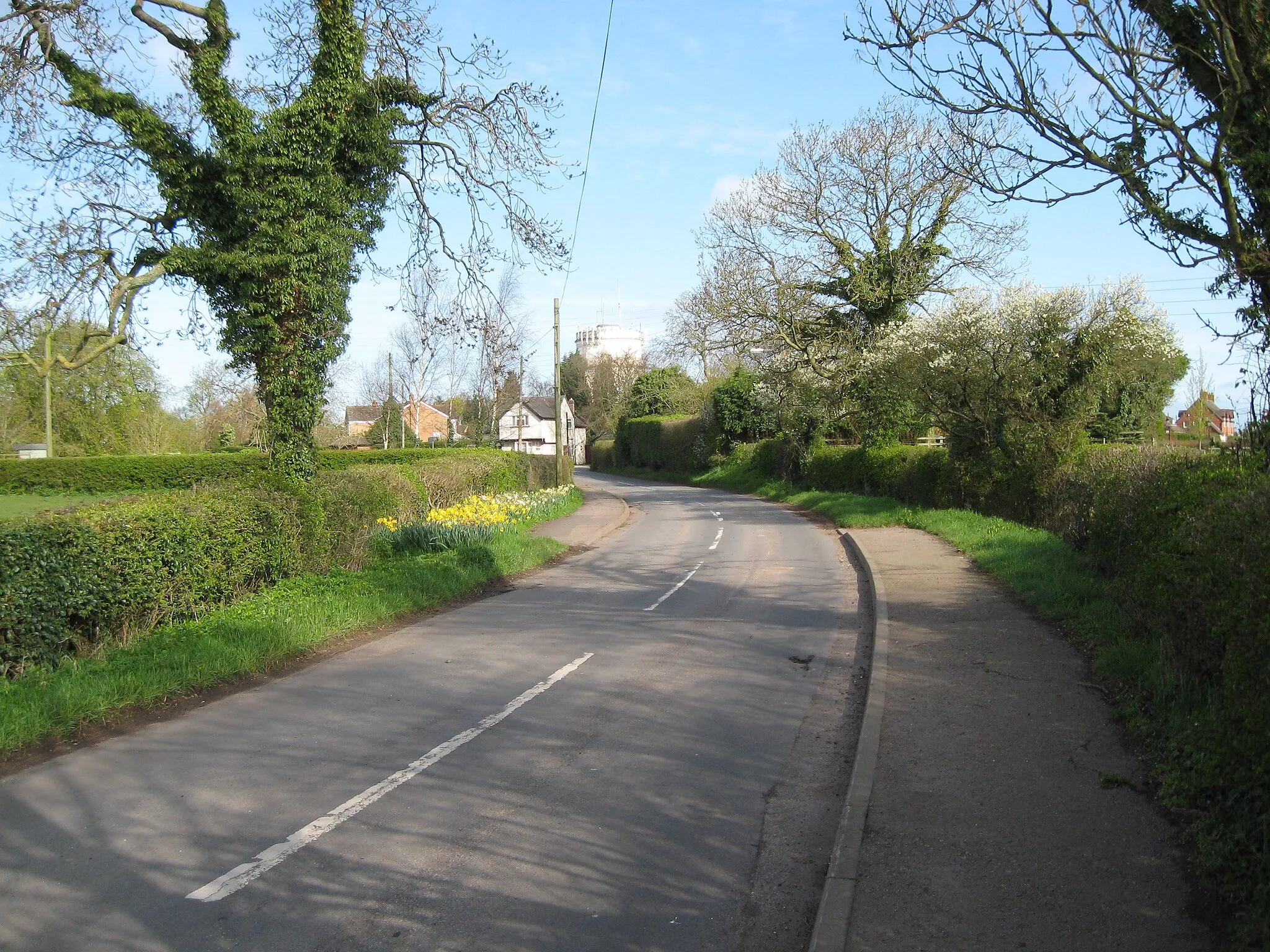 Photo showing: Approaching Hanbury 4 - Staffordshire