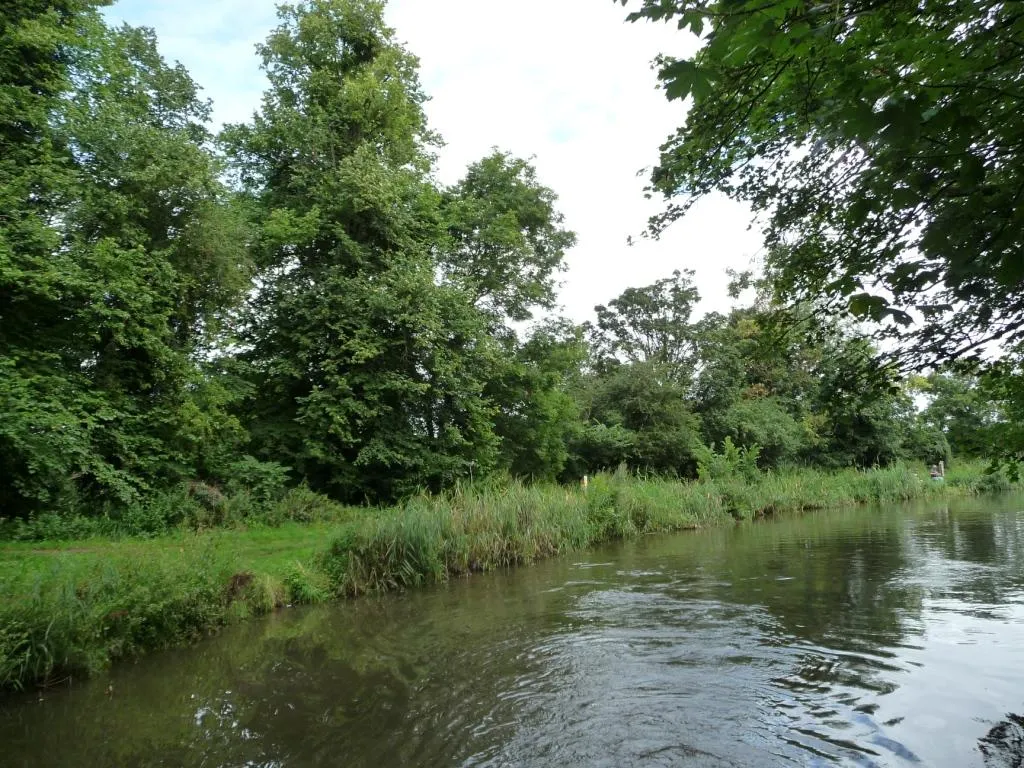 Photo showing: A clear view of the towpath, near Salwarpe