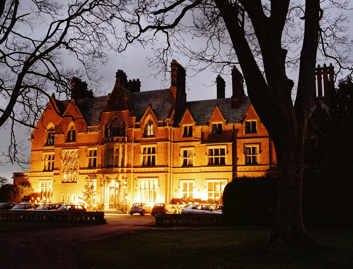 Photo showing: Wroxall Abbey Estate's main building, Wroxall Abbey.