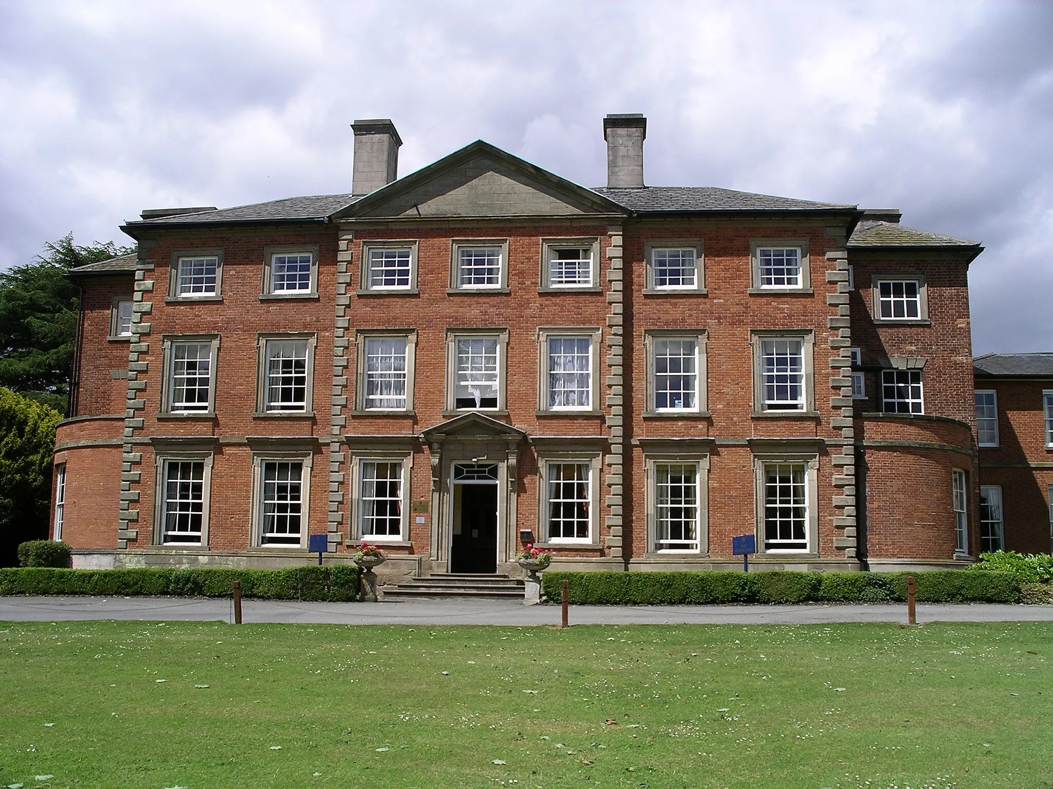 Photo showing: Ansty Hall, Ansty, Warwickshire, England. Front of building.