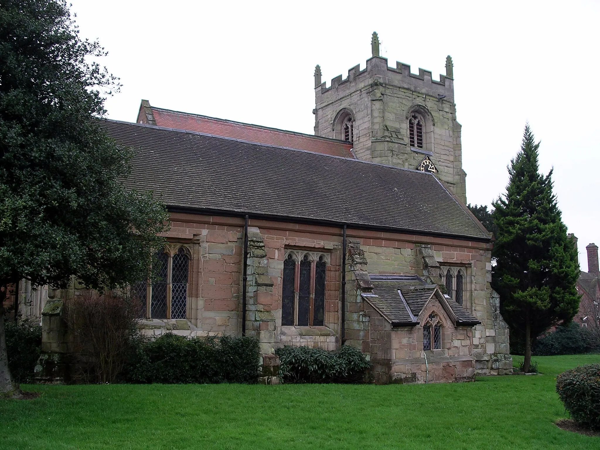 Photo showing: Photograph taken on 1 Feb 2007 by me of St Mary's Church (side view), Walsgrave, Coventry, England.