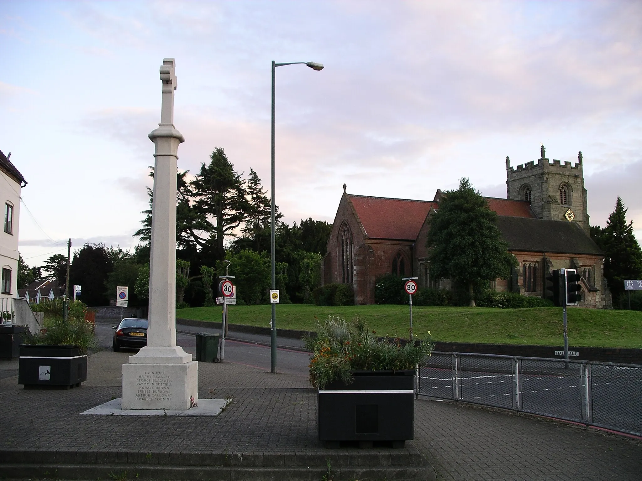 Photo showing: War memorial (1914-1918) in Walsgrave, Coventry, England. St Marys church is in the background.