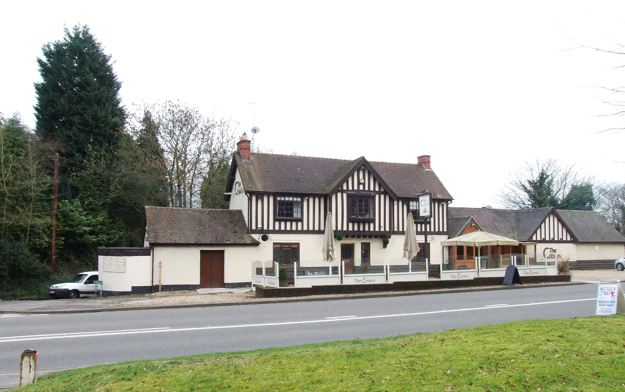 Photo showing: The Crown, Iverley