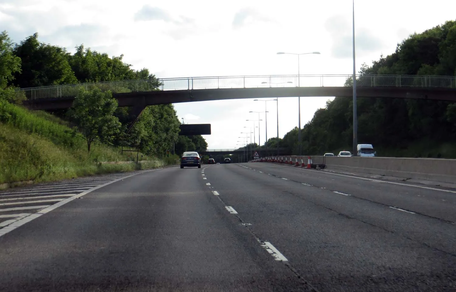 Photo showing: A footbridge over the M5