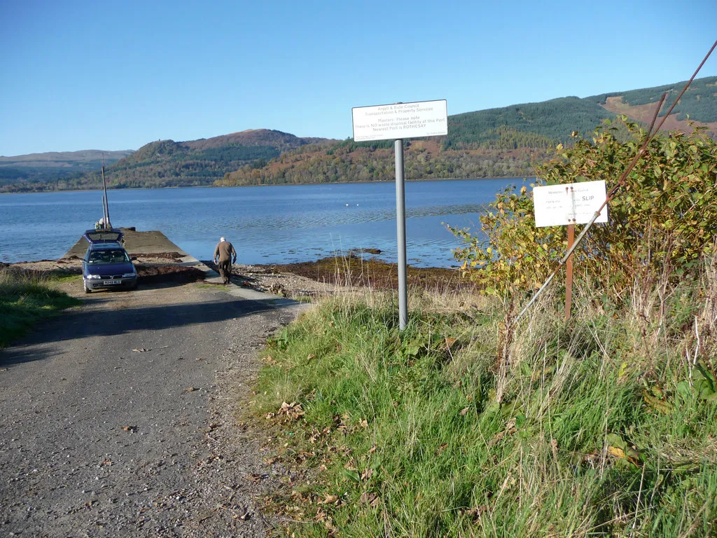 Photo showing: Jetty and slipway at St Catherine's