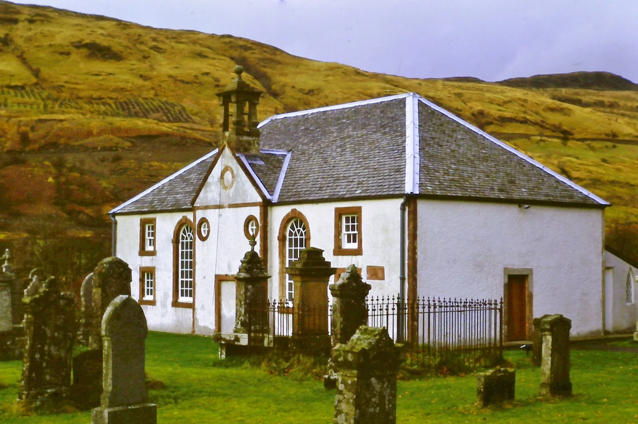 Photo showing: Kilmodan Church in Glendaruel, Argyll, photographed in 1985. It was built in 1783 on the site of an earlier church of 1610 and fully restored in 1983.