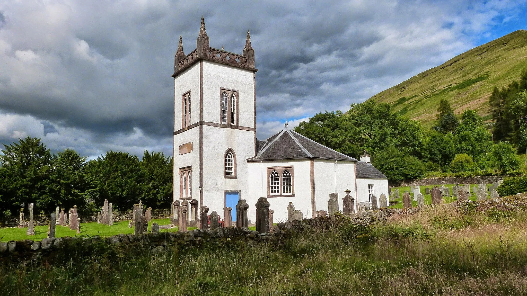 Photo showing: Kilmorich church, Built by Andrew McKindley in 1816.