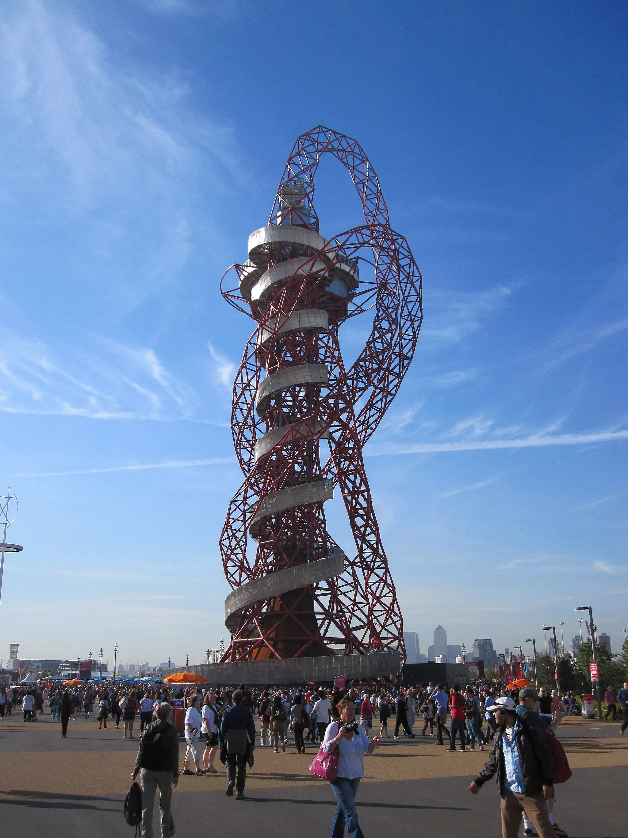 Photo showing: More correctly, ArcelorMittal Orbit and standing 115 metres high in the Olympic Park, Stratford in London. This stands as a piece of artwork close to the Stratford and Greenway Gates in the Olympic Park.