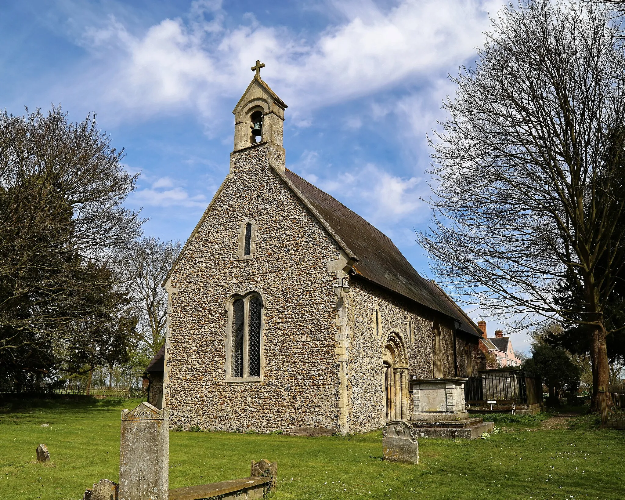 Photo showing: The south-west of St Margaret of Antioch's Church, Margaret Roding, Essex, England. Software: JPEG file optimized and/or cropped and/or spun with DxO OpticsPro 10 Elite and Adobe Photoshop CS2.