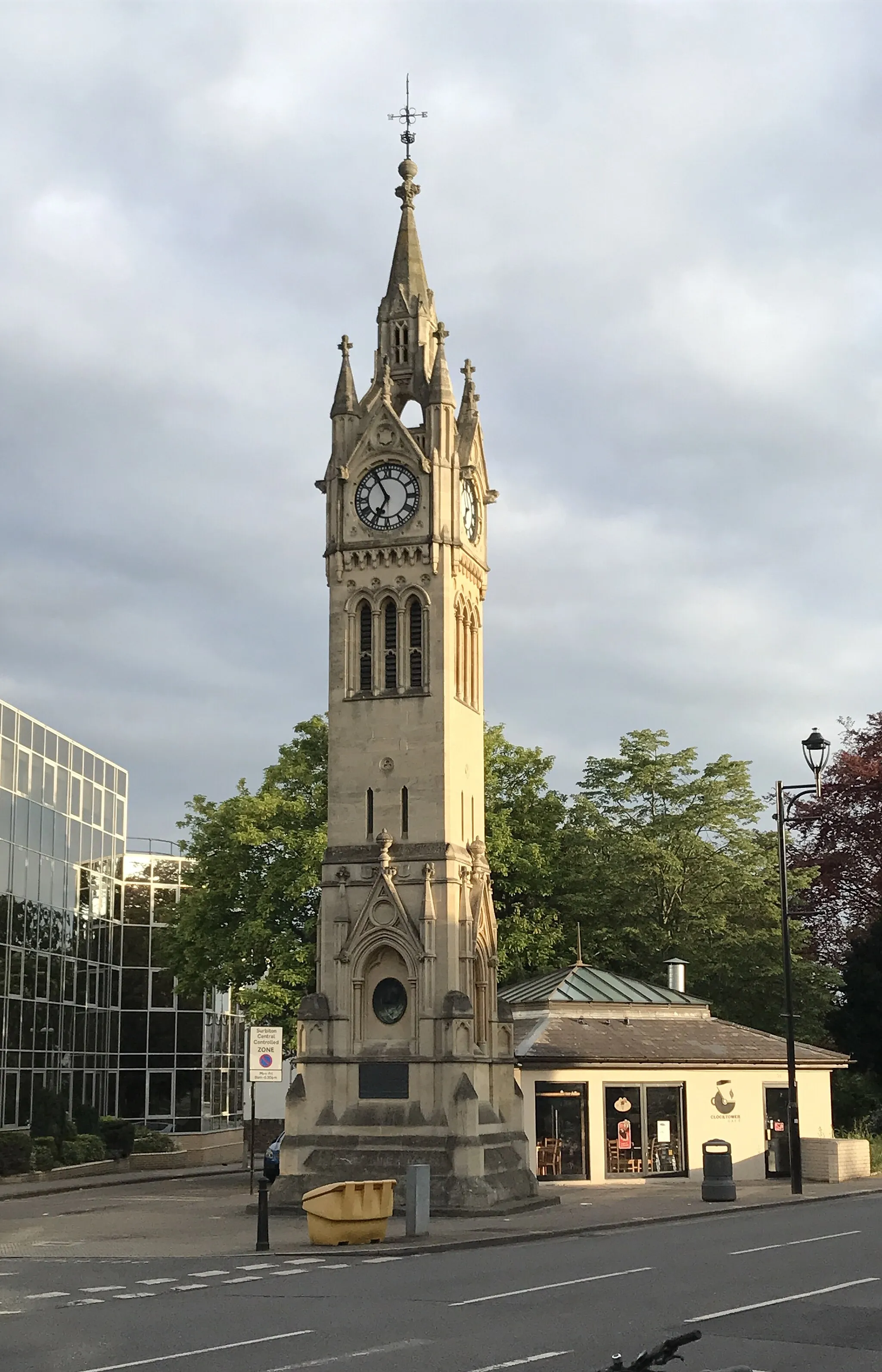 Photo showing: The clock tower, Surbiton, built to celebrate the Coronation of King Edward VII, 1902