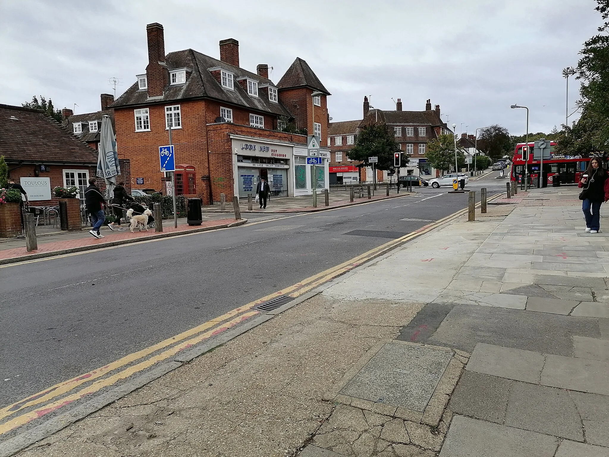 Photo showing: Northway, Hampstead Garden Suburb