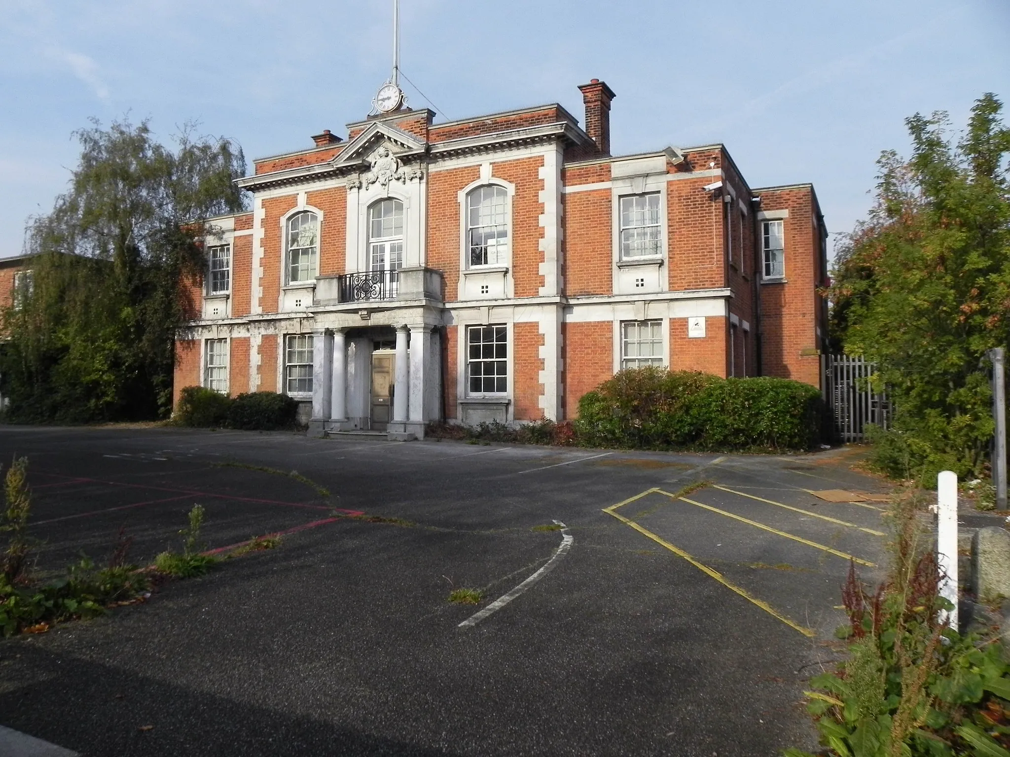 Photo showing: Chingford Old Town Hall Building, The Ridgeway, Chingford, London, UK. Also known as the Chingford Municipal Offices. Built 1929.