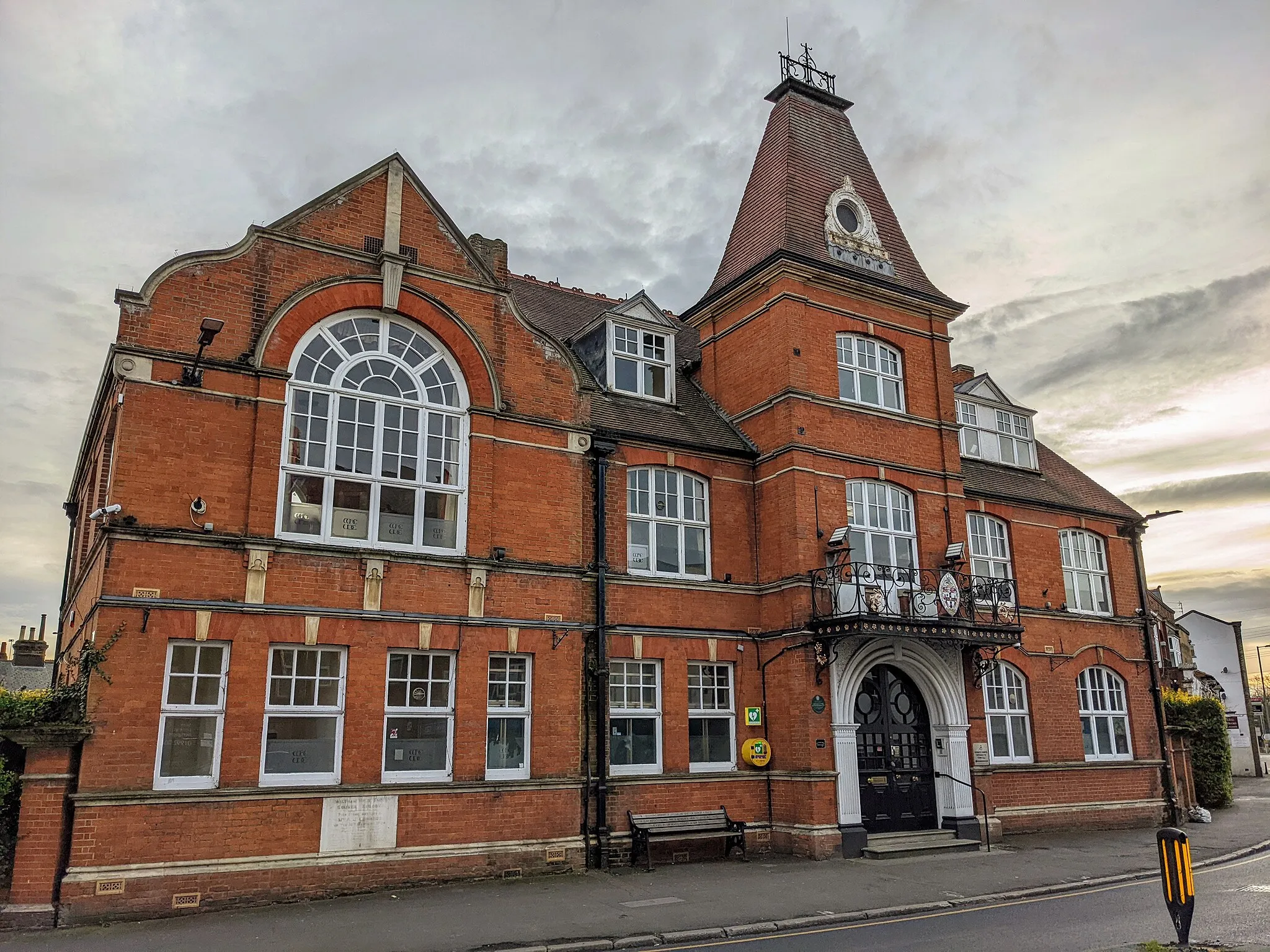 Photo showing: Waltham Abbey Town Hall, Waltham Abbey, Essex