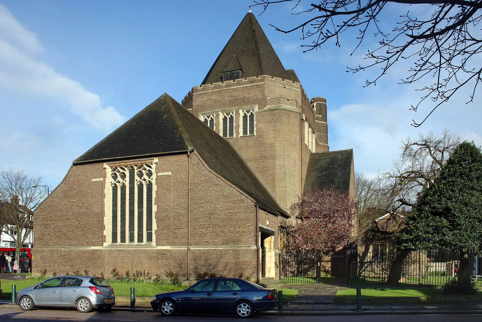 Photo showing: St. Alban's, Golders Green Parish Church in Barnet, London