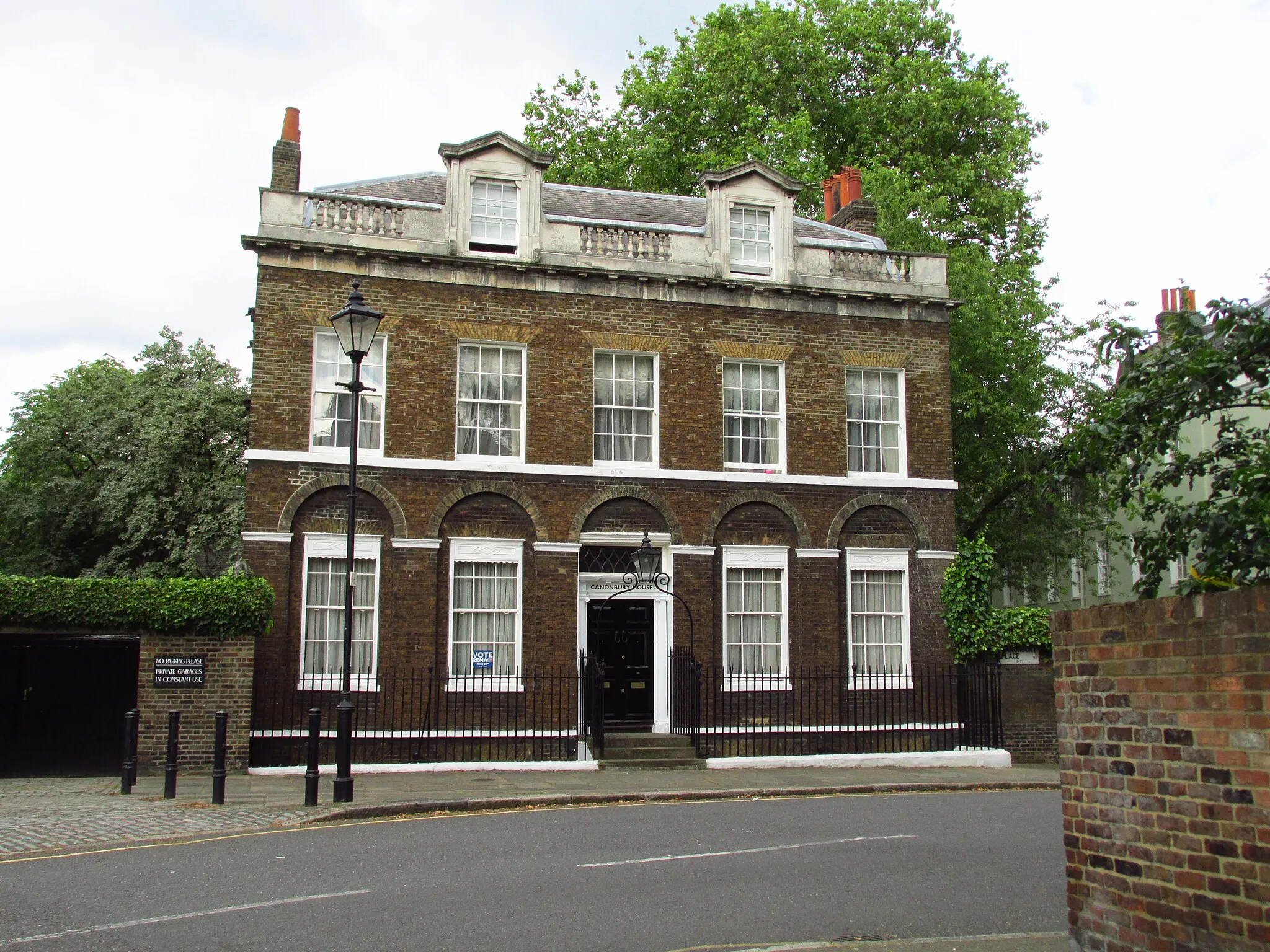 Photo showing: London June 21 2016 093 Canonbury House Vote Remain (2)