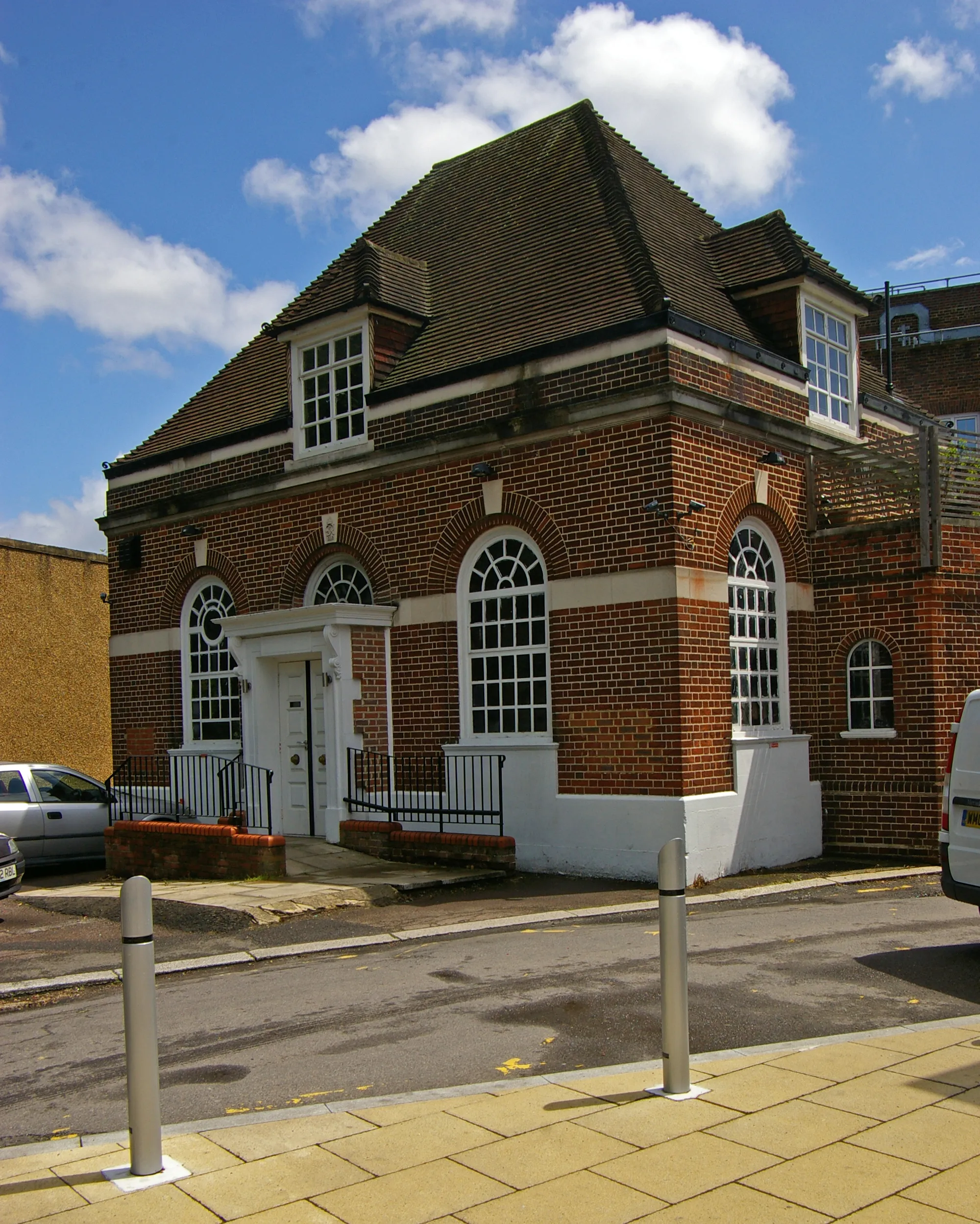 Photo showing: Former post office, Worcester Park