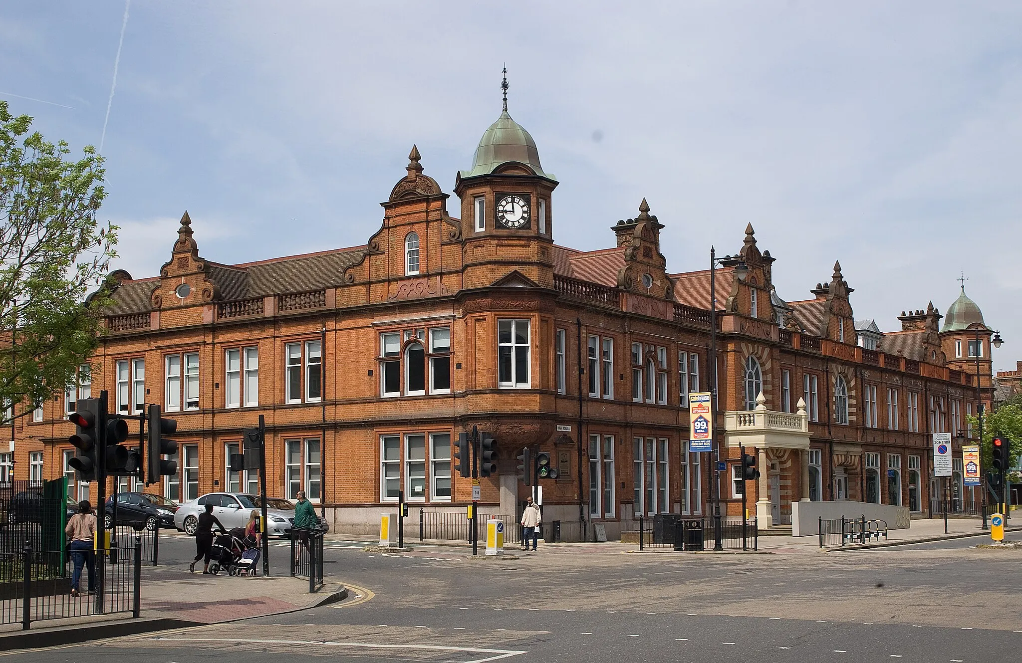 Photo showing: Former gas showroom, 639 High Road, Tottenham