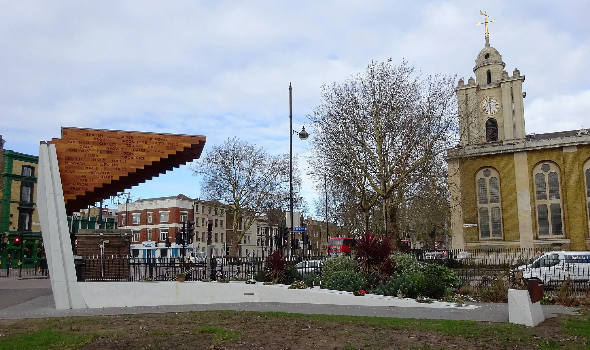 Photo showing: 'Stairway to Heaven', Bethnal Green, London: monument by Arboreal Architecture, working with The Morton Partnership and Atelier Dreibholz, commemorating the Bethnal Green Tube Station disaster of 3 March 1943. Unveiled 16 December 2017