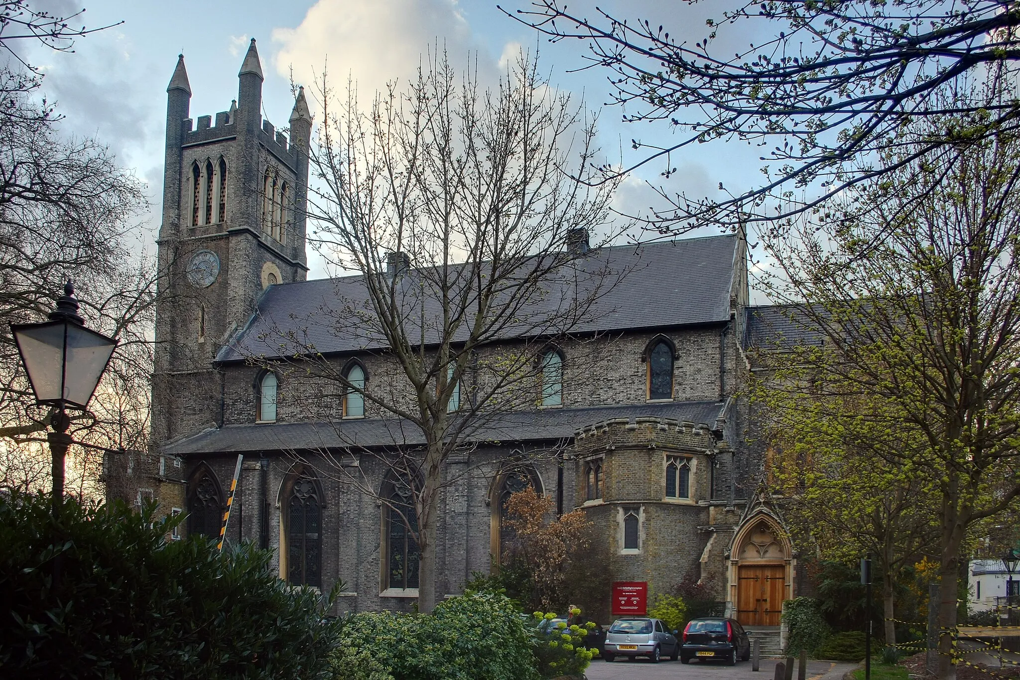 Photo showing: Holy Trinity Brompton Church in London