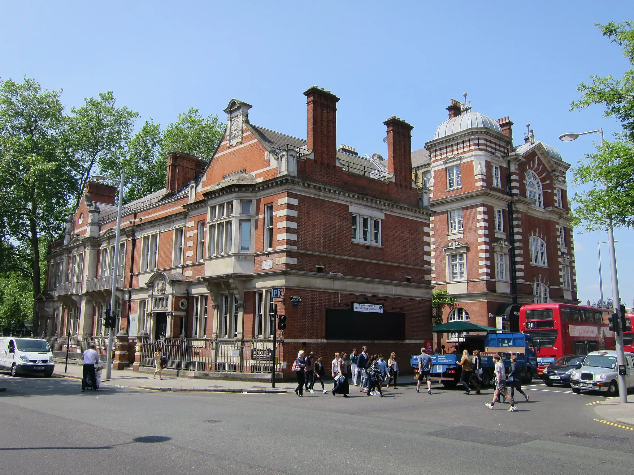 Photo showing: 250 King's Road