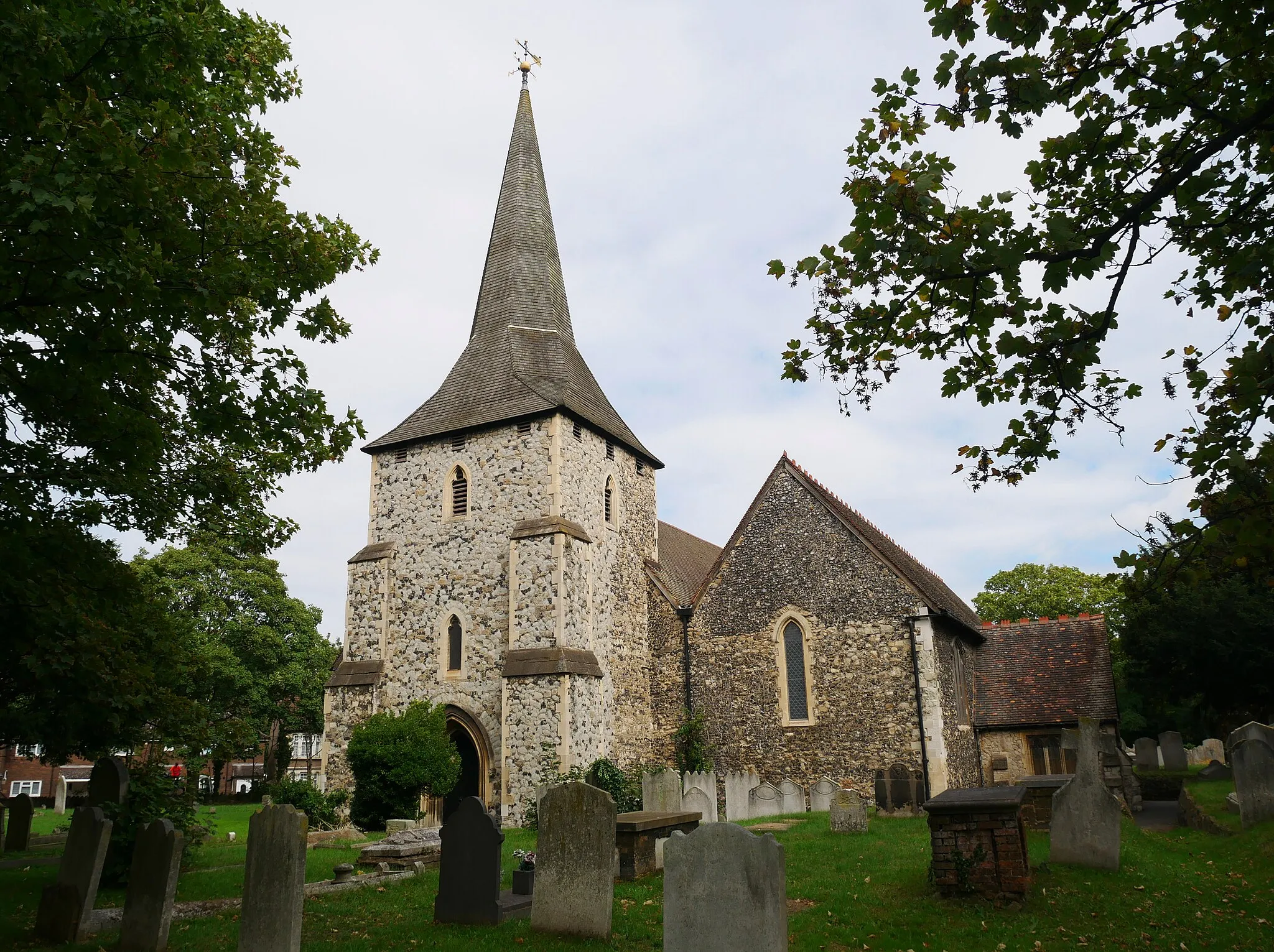 Photo showing: View of the western face of the Church of St John the Baptist, Erith.