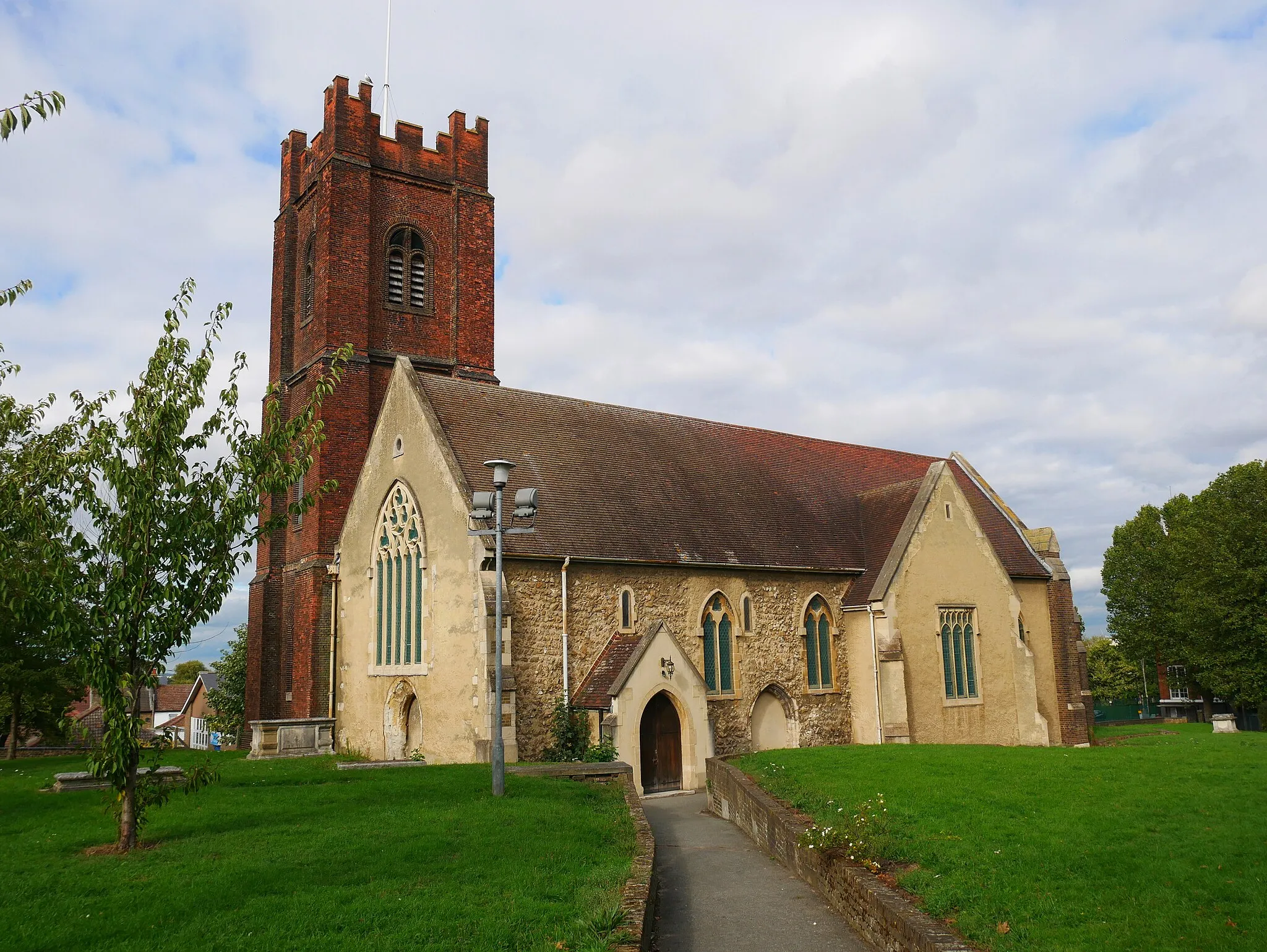 Photo showing: The Church of St Nicholas, Plumstead as seen from the southwest.