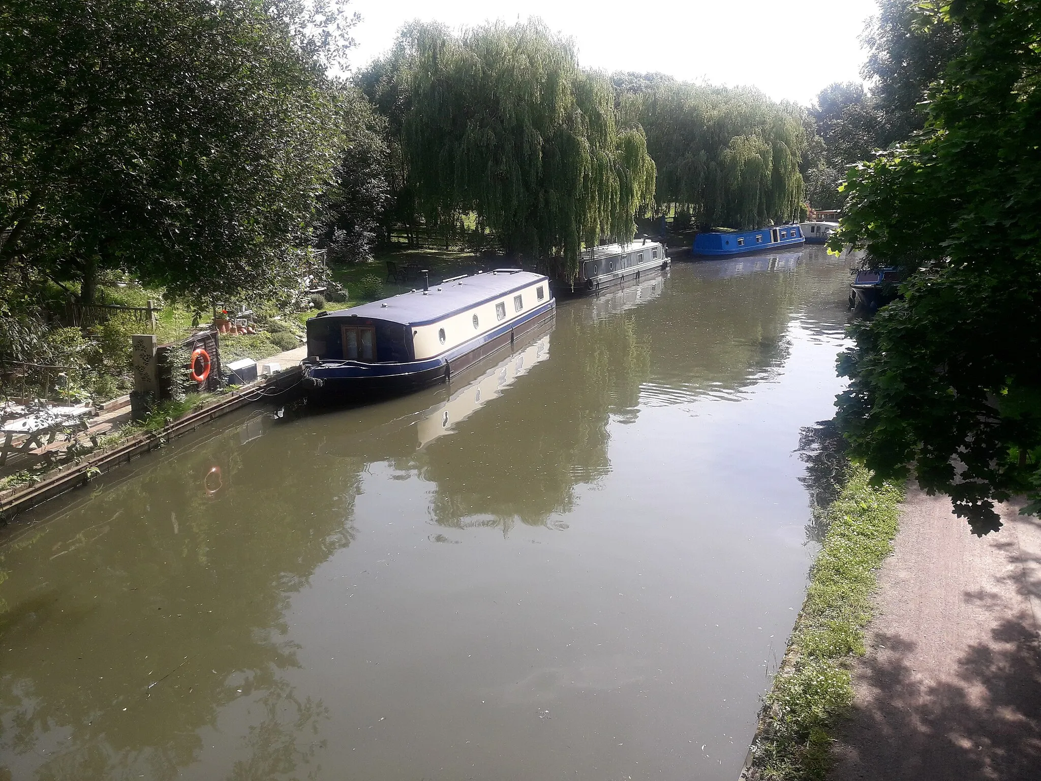 Photo showing: Canal boats on the Grand Union Canal, Perivale (at the junction of Horsenden Lane South/North)