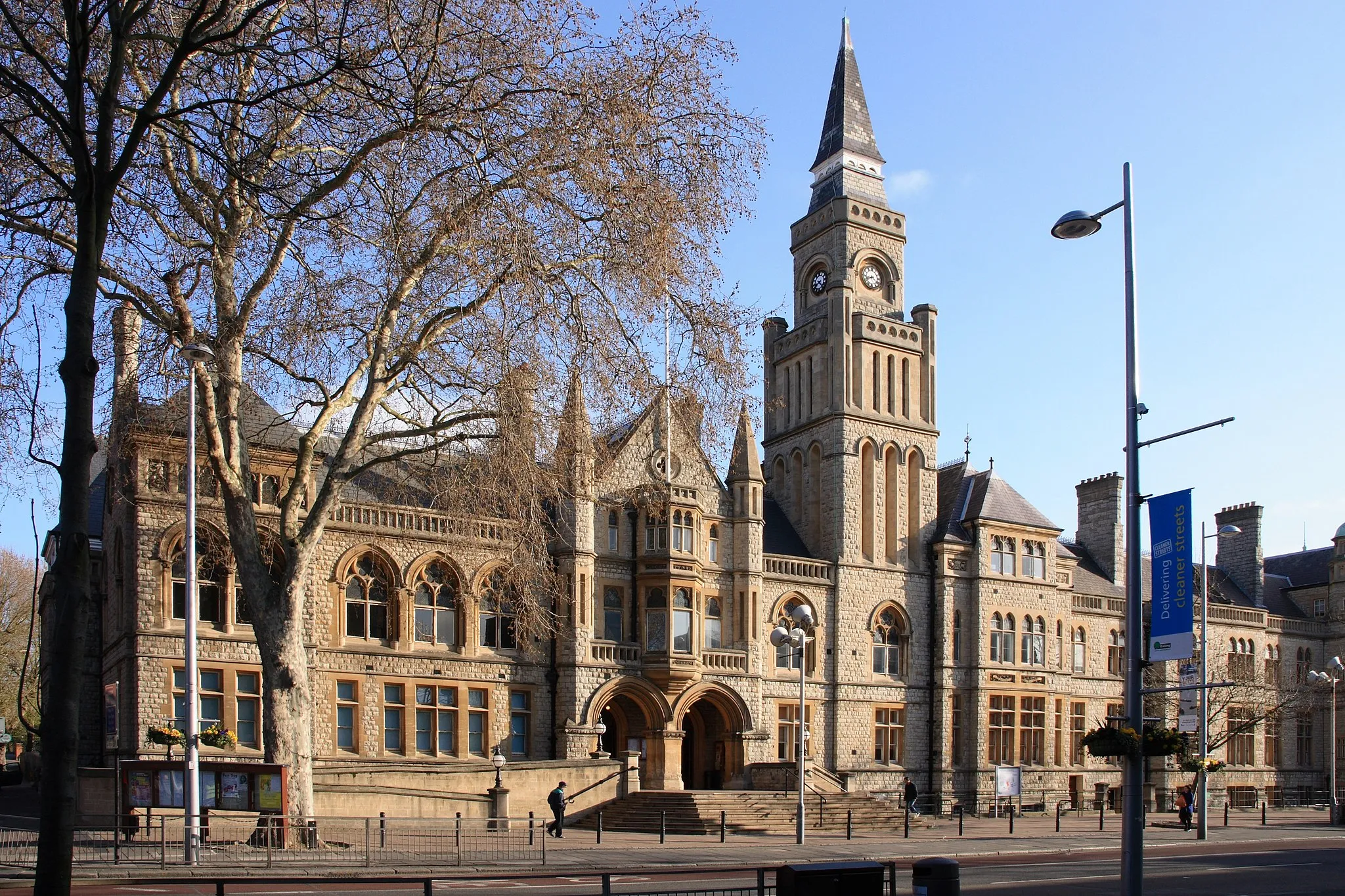Photo showing: Ealing Town Hall (1888).  Architect: Charles Jones.  Situated on the Uxbridge Road, Ealing, W5 London, United Kingdom. The wing sightly recessed back on the right-hand side (partly obscured by a black lamp post) is a latter addition to the original building. Part of the  upper building and roof was badly damaged some years ago by fire. Behind the tree on the far left at the back of the offices is the Victoria Hall.  Original council office building still stands  500 yards further east on the same side of the road.