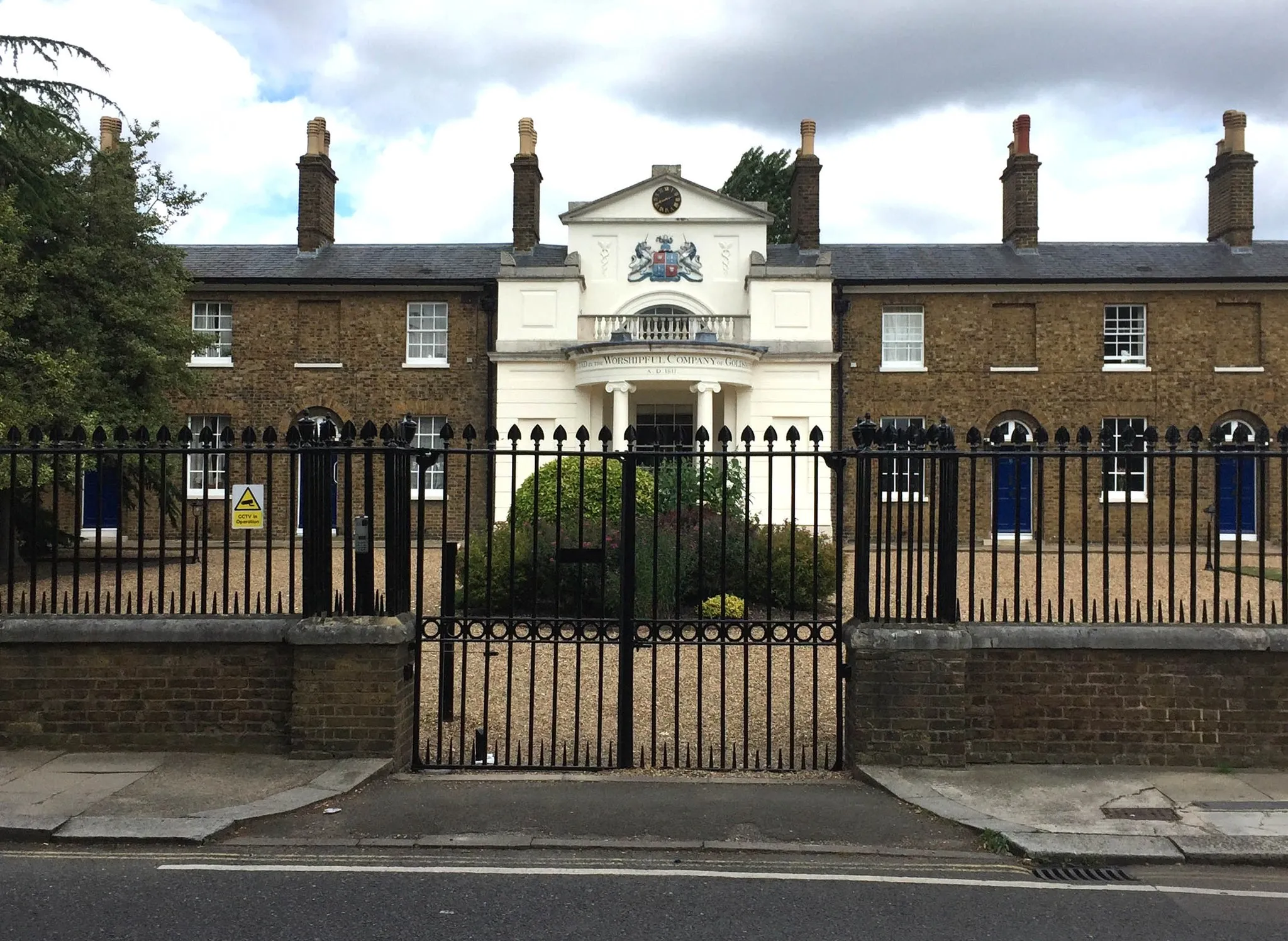 Photo showing: Worshipful Company of Goldsmiths' Alms Houses, Acton