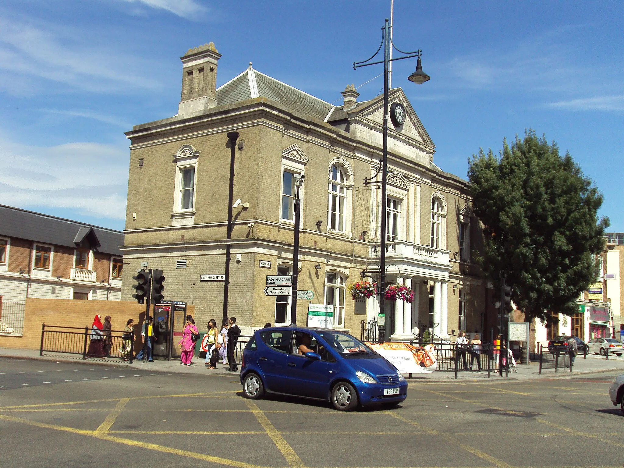 Photo showing: The old town hall on High Street, Southall, West London.