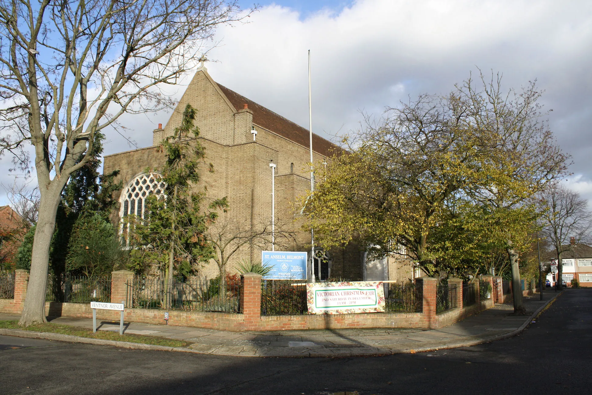 Photo showing: St Anselm's Church, Belmont, Middlesex
