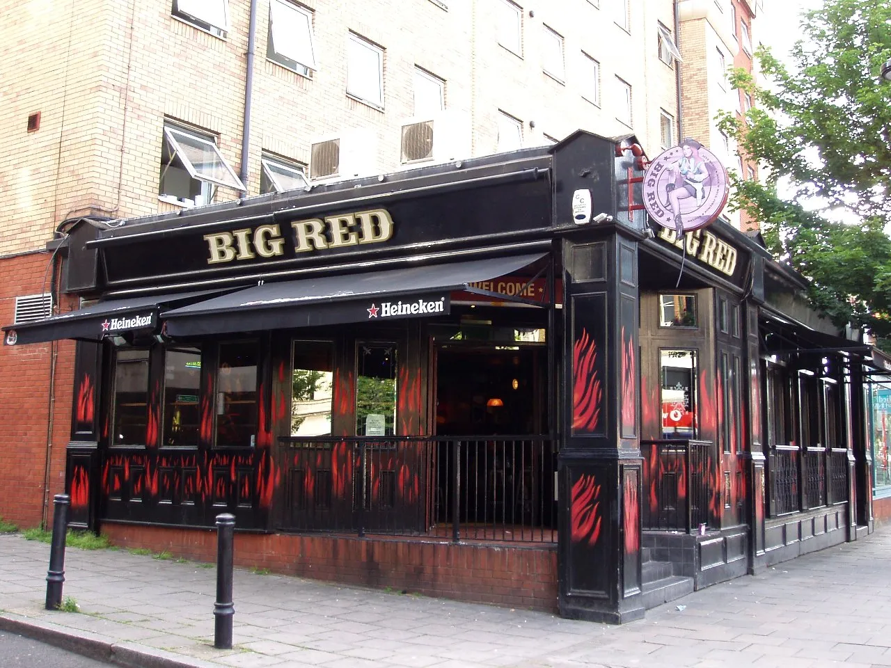 Photo showing: Colourfully painted bar on Holloway Rd.
Address: 385 Holloway Road.
Former Name(s): Bar Latina; Hogshead.
Links:

London Pubology