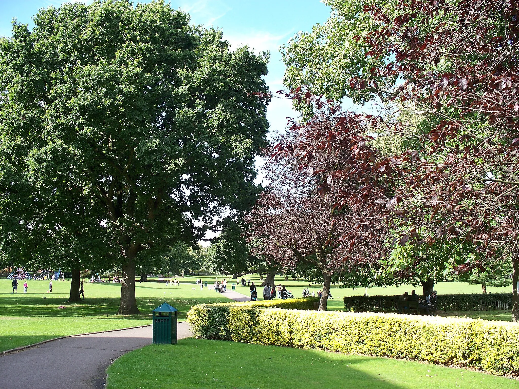Photo showing: Grounds of Bruce Castle, now a public park