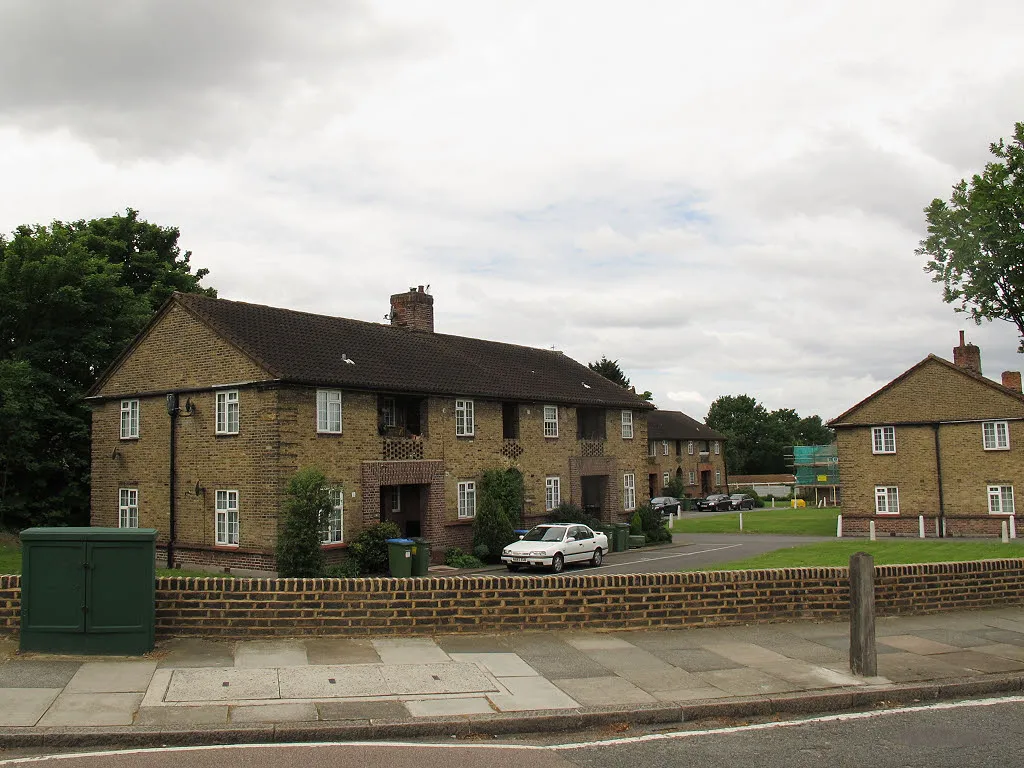 Photo showing: Crown Court, Horn Park Lane