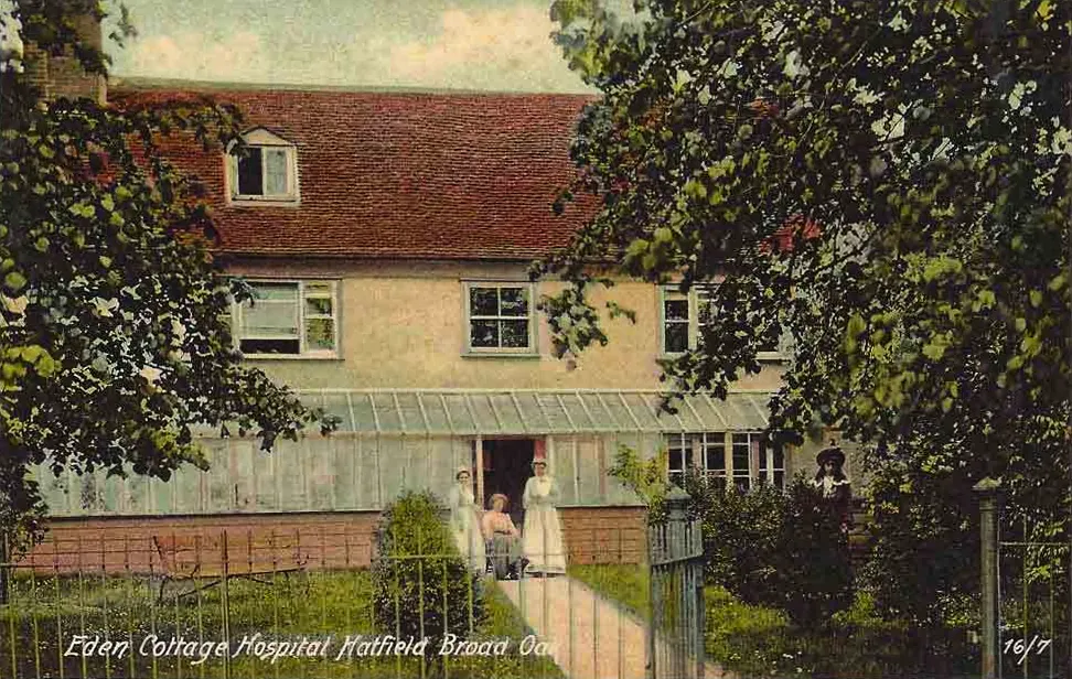 Photo showing: Eden Cottage Hospital in Hatfield Broad Oak, Essex England. The 2009 view of Eden End.