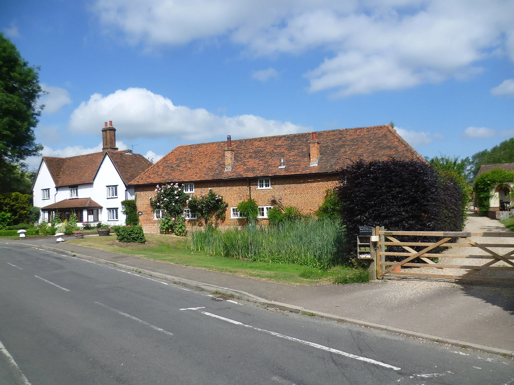 Photo showing: Malting Farm and The Old Brick Malting, Little Hallingbury