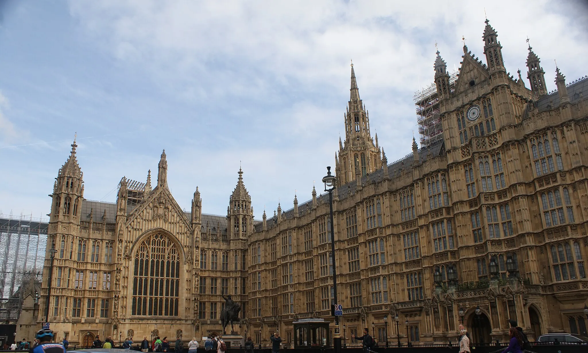 Photo showing: View of the Houses of Parliament from Abingdon Street