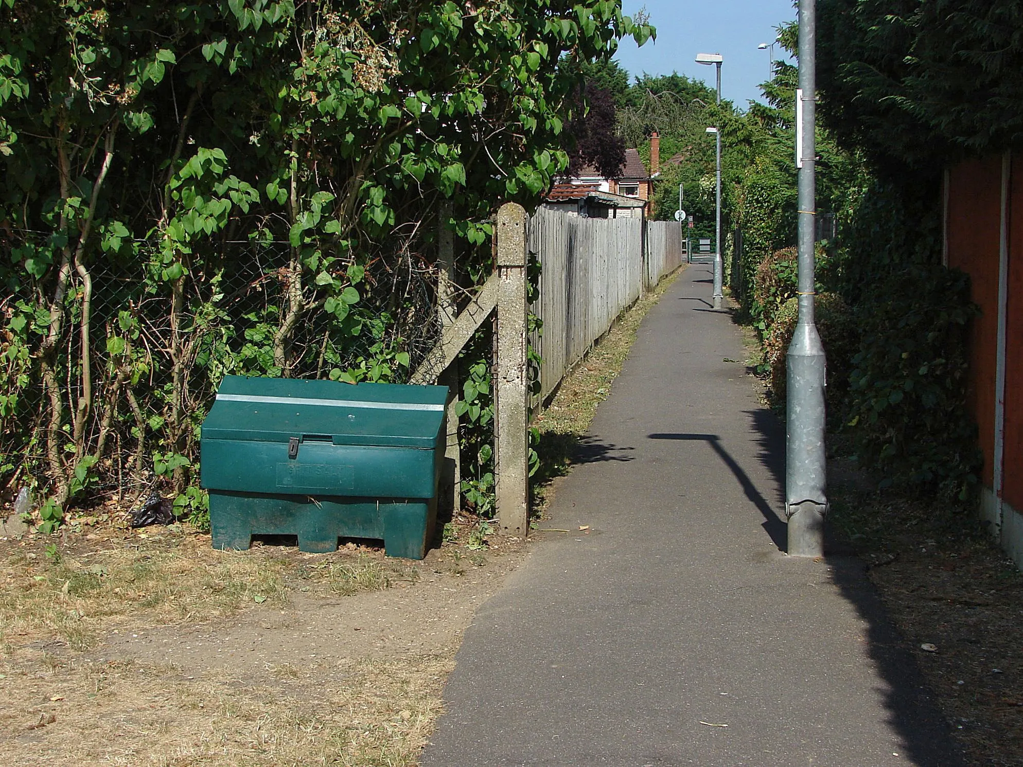 Photo showing: Walkway to the A308