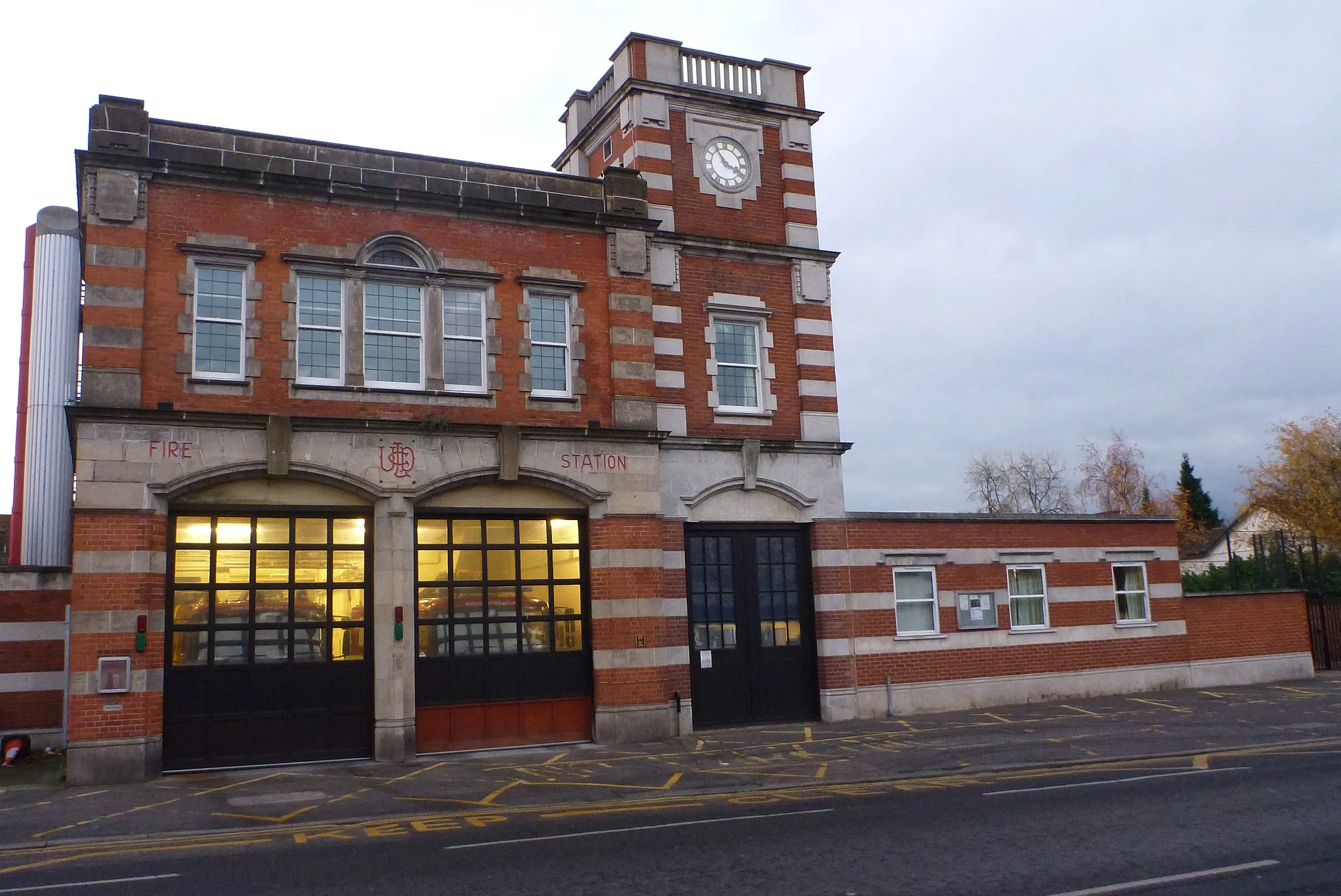 Photo showing: 466 High Road, Leytonstone, E11 3HN.
Planning permission granted to demolish this building, November 2012.