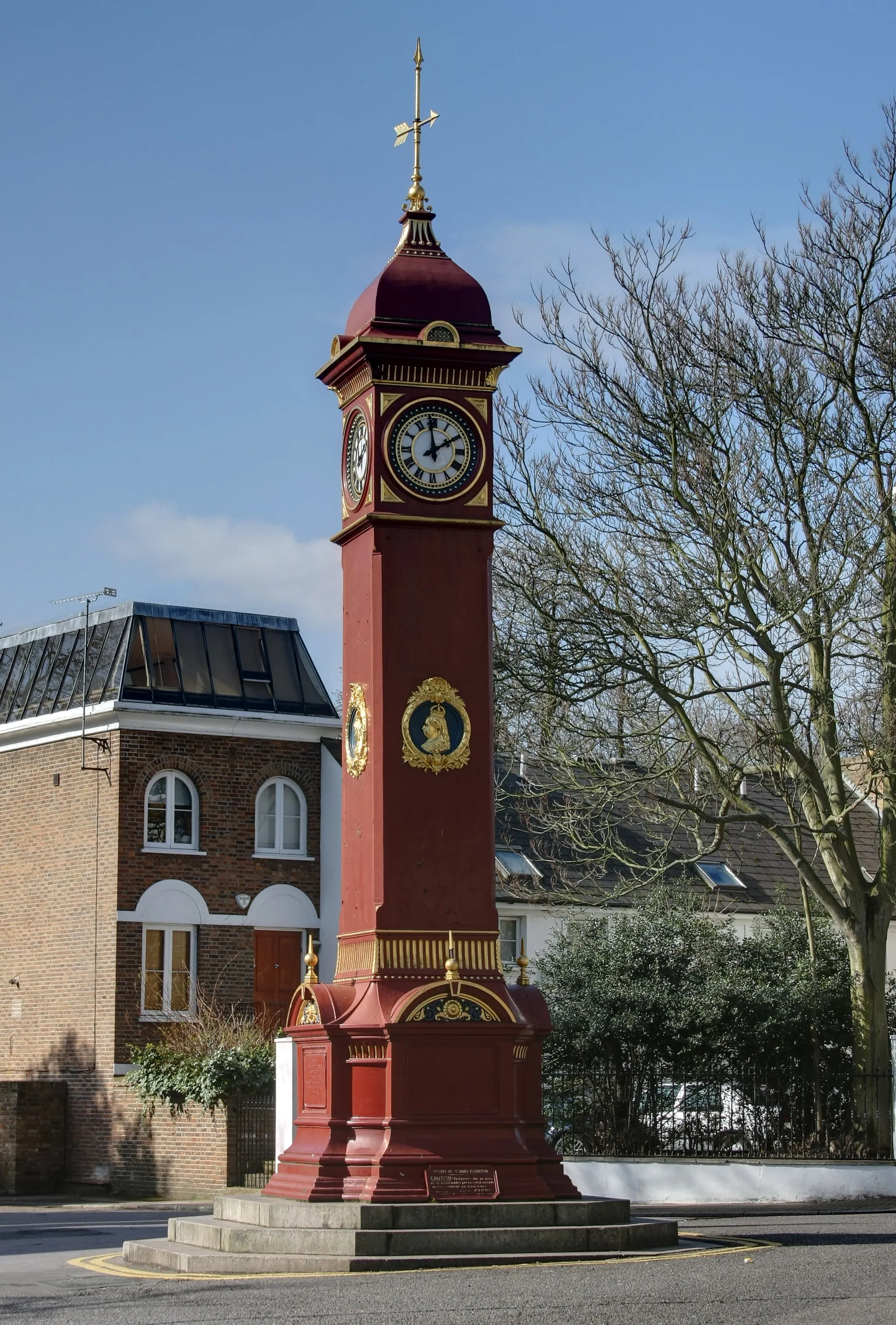 Photo showing: The Highbury Clock in Islington, London.