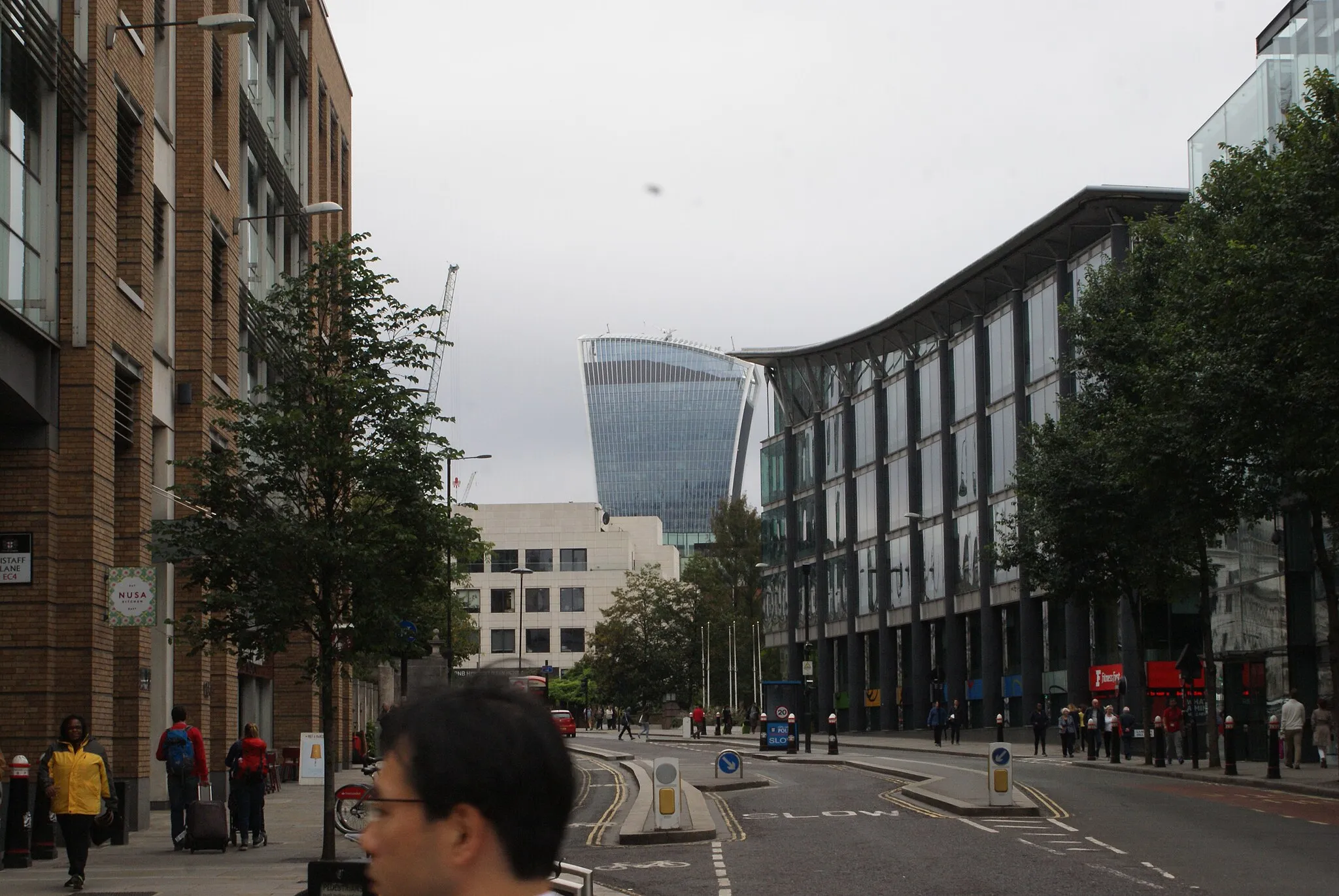 Photo showing: View of the Walkie Talkie from Queen Victoria Street
