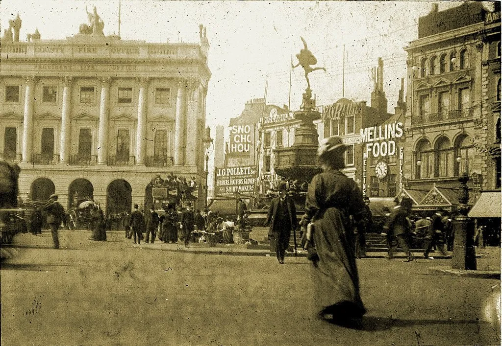 Photo showing: London’s Piccadilly Circus in 1908