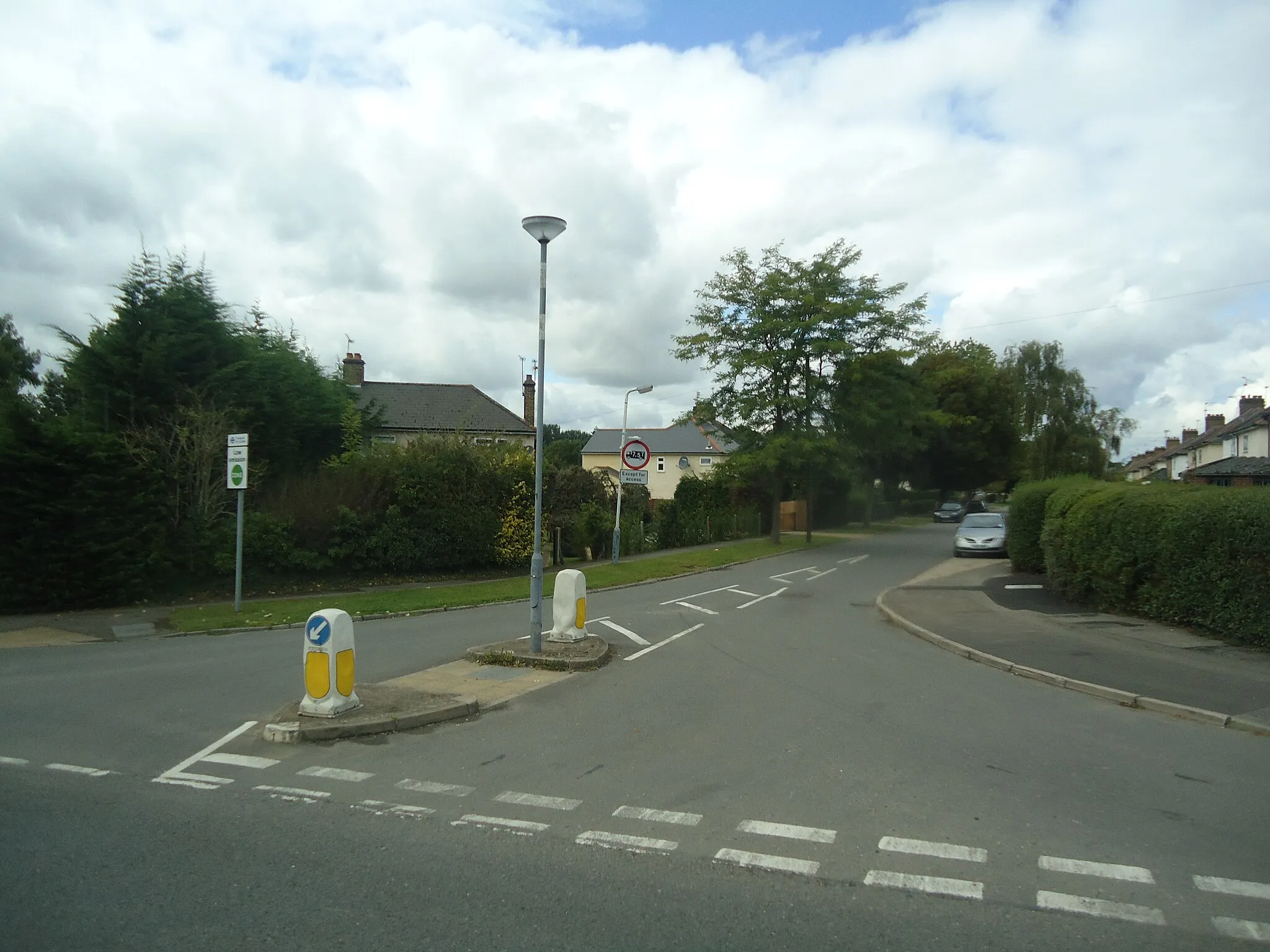 Photo showing: Tuesdale Drive, South Harefield