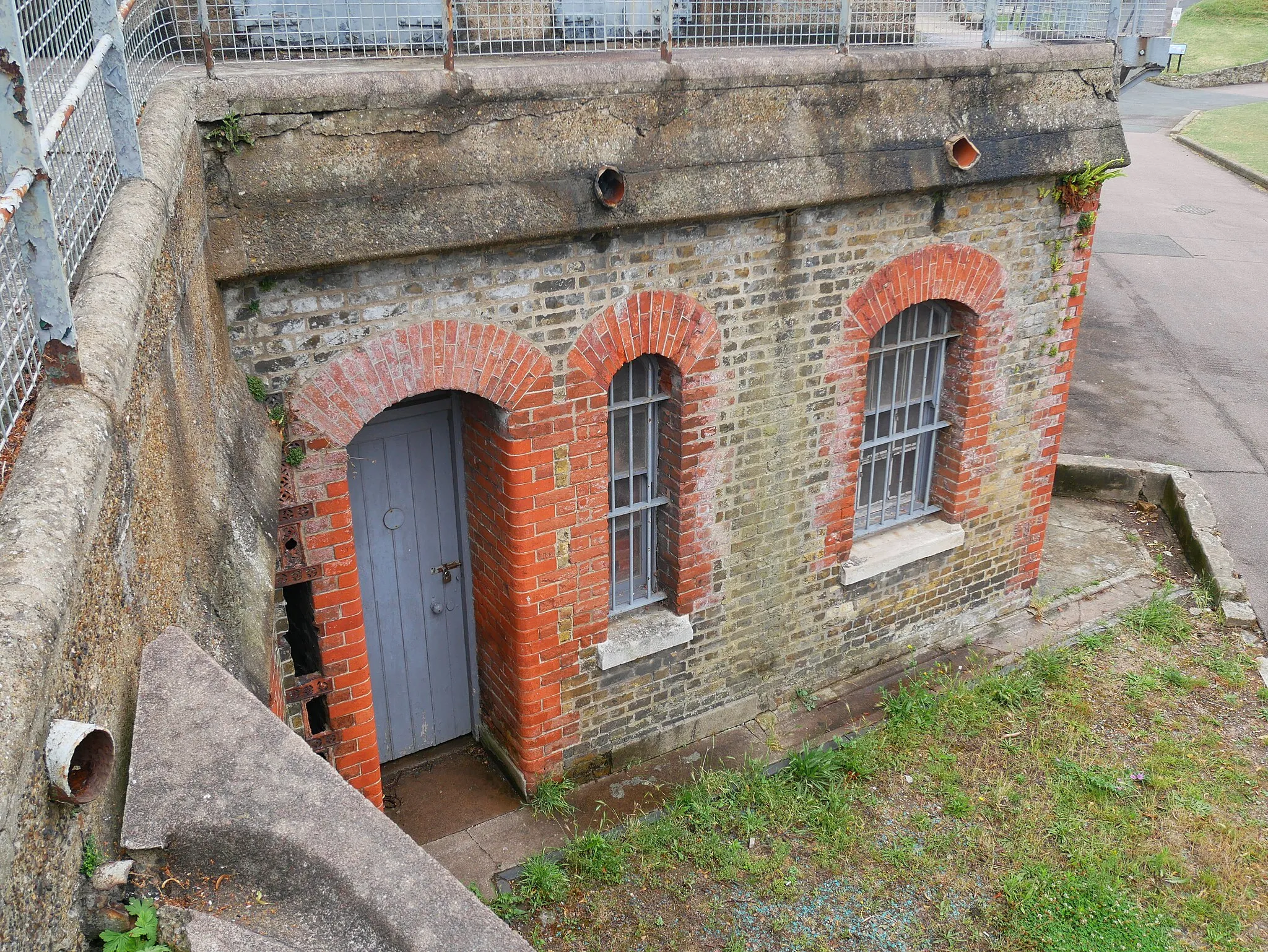 Photo showing: Detail on the northern end of the New Tavern Fort in Gravesend, Kent.