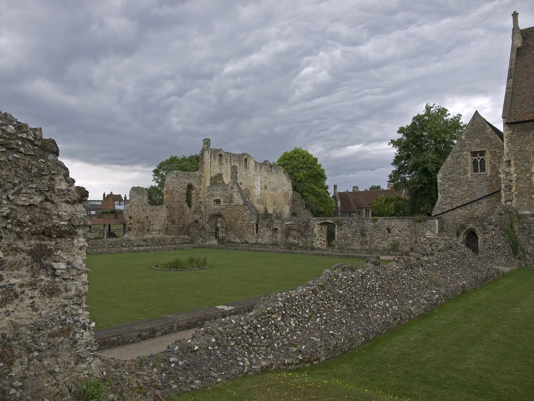 Photo showing: Refectory and Sts. Peter and Paul Church, St Augustine's Abbey, Canterbury, Kent, the United Kingdom