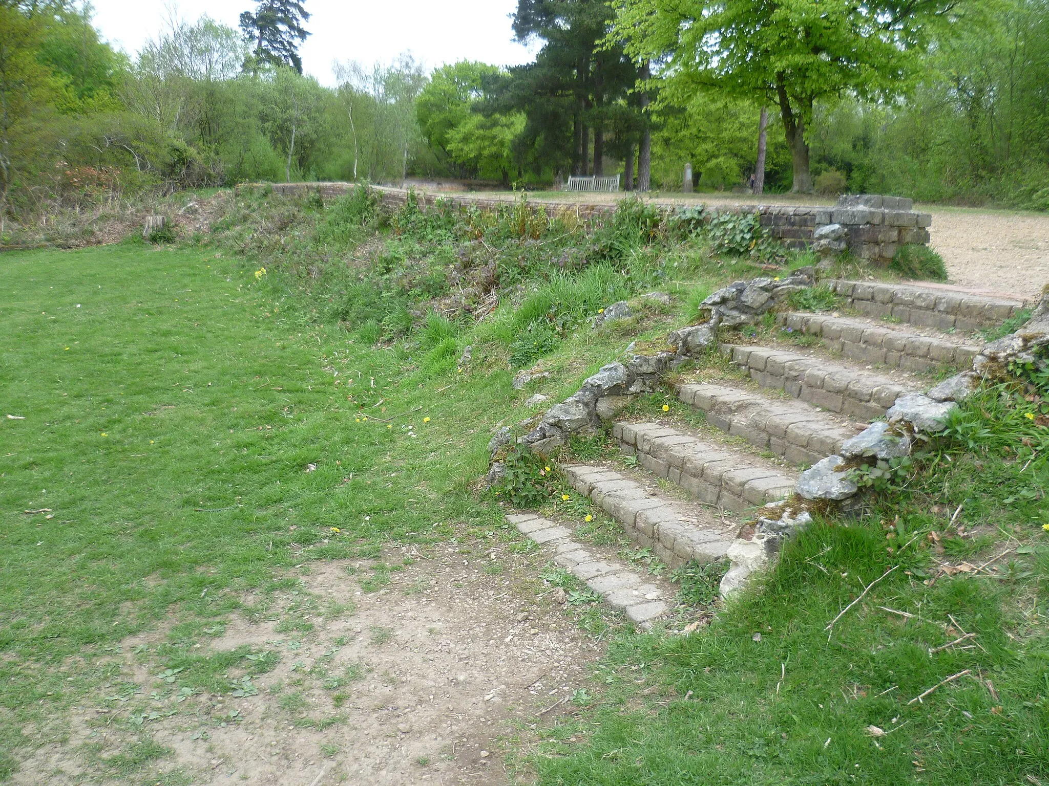 Photo showing: Steps up to the terrace of Weardale Manor