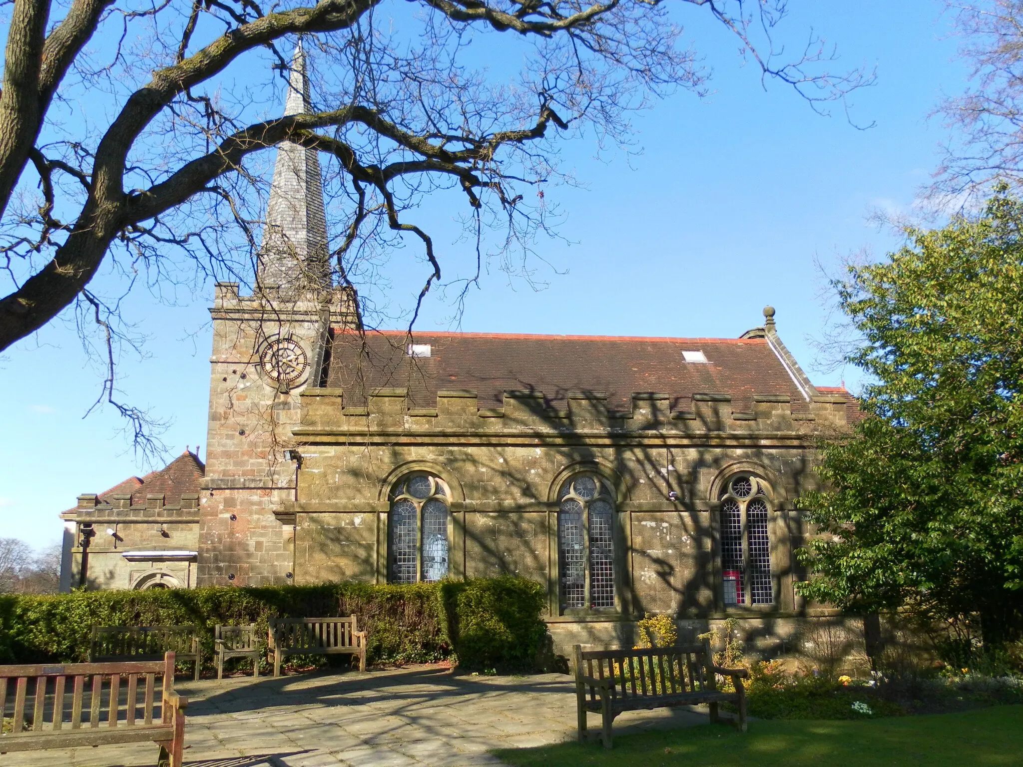 Photo showing: All Saints' parish church, Crowborough, East Sussex, England, seen from the south