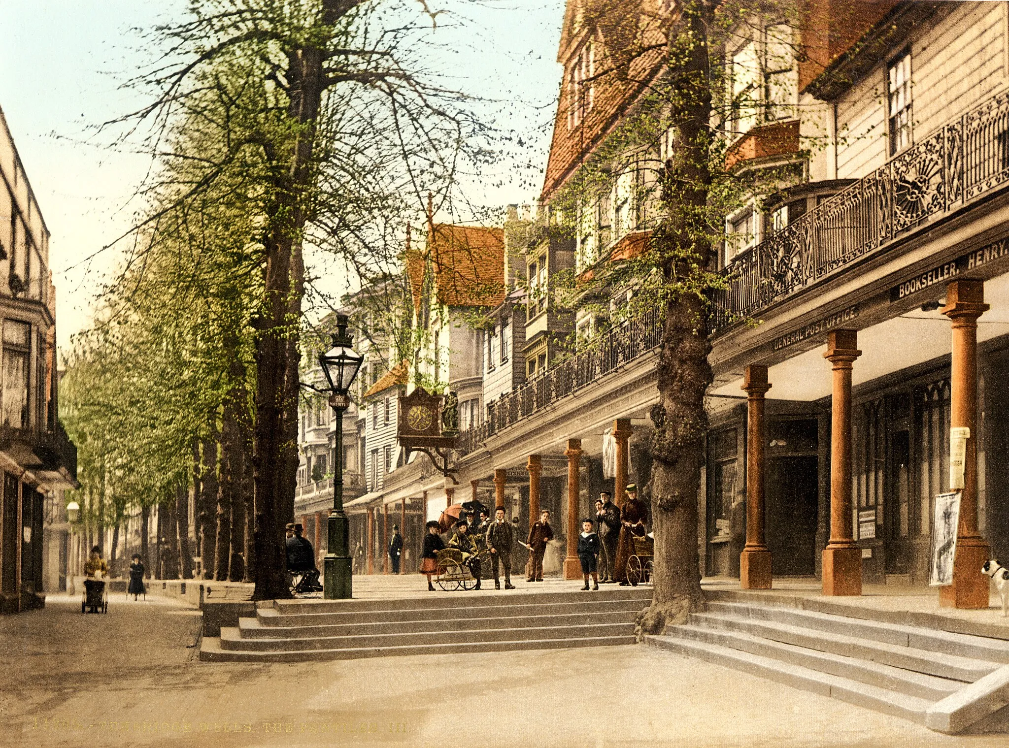 Photo showing: The Pantiles, (Royal) Tunbridge Wells, Kent, England