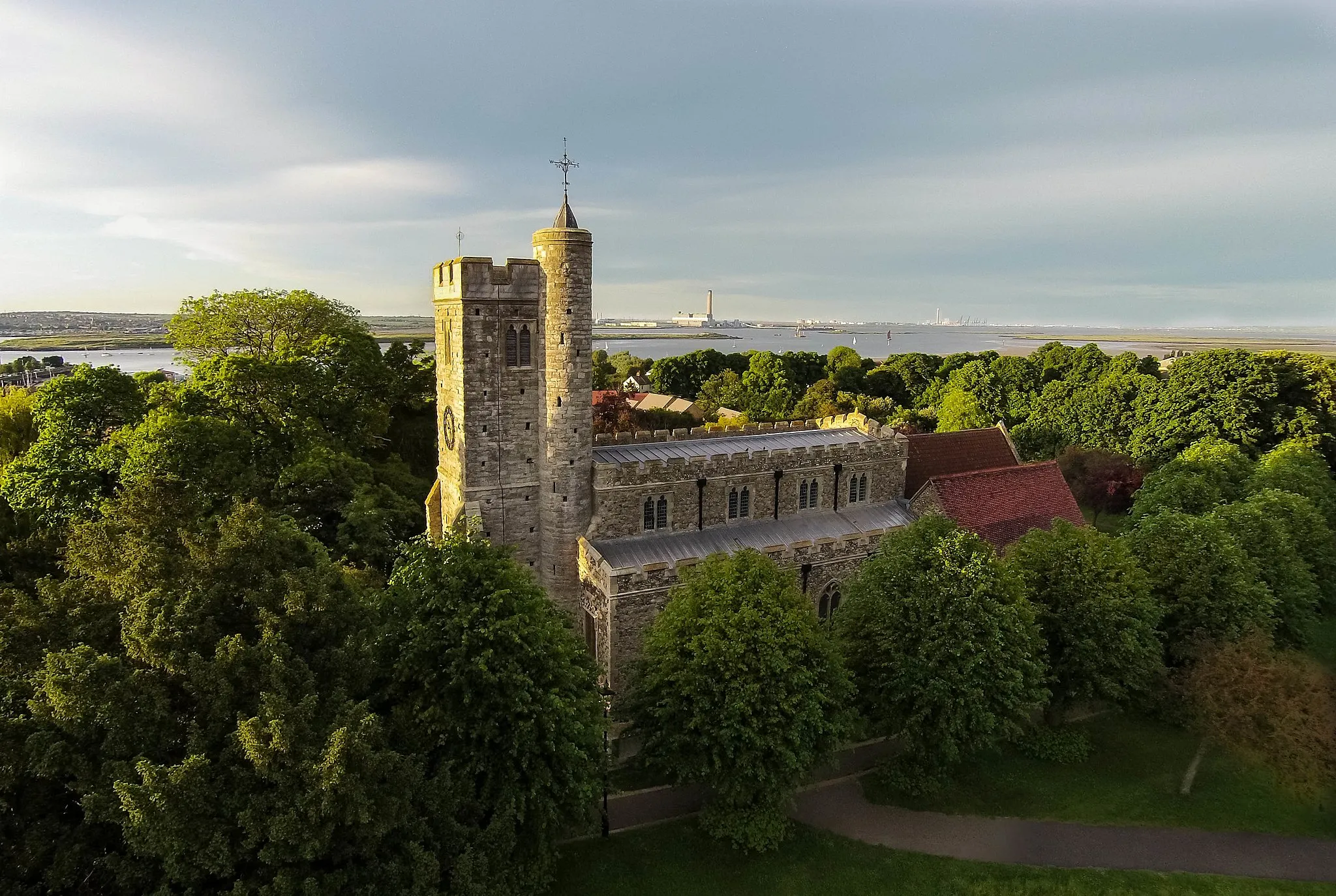 Photo showing: View of St Mary Magdeline Church towards the River Medway