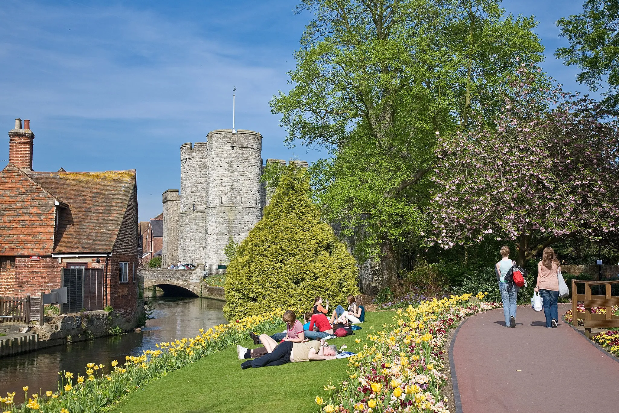 Photo showing: The River Stour in Canterbury, England. Taken by myself with a Canon 5D and 24-105mm f/4L IS lens.